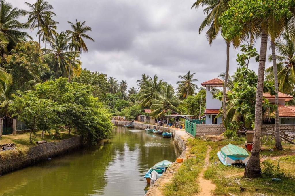 Araliya Blue Beach View Hotel Kudapaduwa Exterior foto