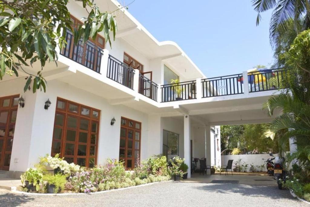 Araliya Blue Beach View Hotel Kudapaduwa Exterior foto