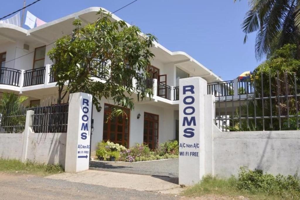 Araliya Blue Beach View Hotel Kudapaduwa Exterior foto