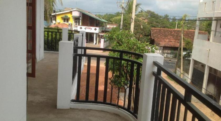 Araliya Blue Beach View Hotel Kudapaduwa Exterior foto