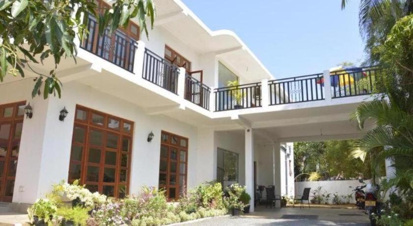 Araliya Blue Beach View Hotel Kudapaduwa Exterior foto